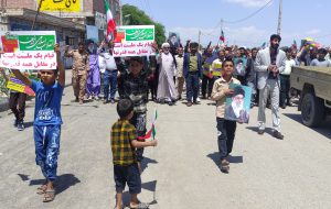 راهپیمایی مردم رودبار جنوب در حمایت از عملیات «وعده صادق»