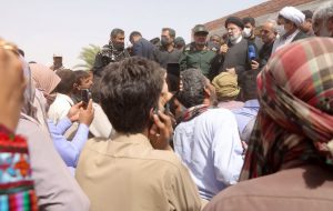 روایتی از حضور آیت‌الله رئیسی در بین سیل‌زدگان روستای کروچان جنوب کرمان