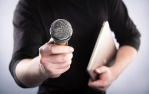 خبرنگار یا خبرگریز؟